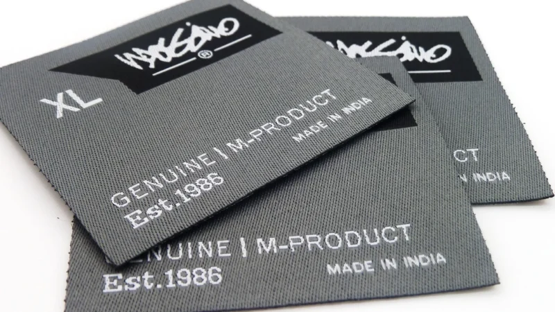 Metki żakardowe – elegancja, która zmienia wizerunek marki