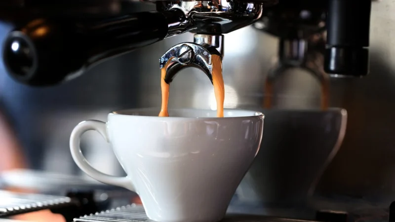 Śniadanie w Poznaniu: gdzie zjeść i jak zamówić mobilnego baristę na targi
